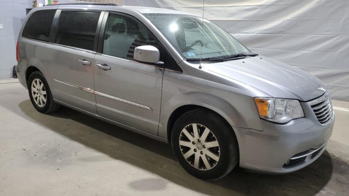CHRYSLER TOWN & COUNTRY TOURING 2016