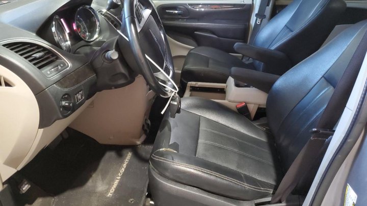 CHRYSLER TOWN & COUNTRY TOURING 2016