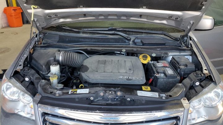 CHRYSLER TOWN & COUNTRY TOURING 2016