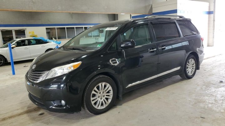 Toyota SIENNA XLE 2017
