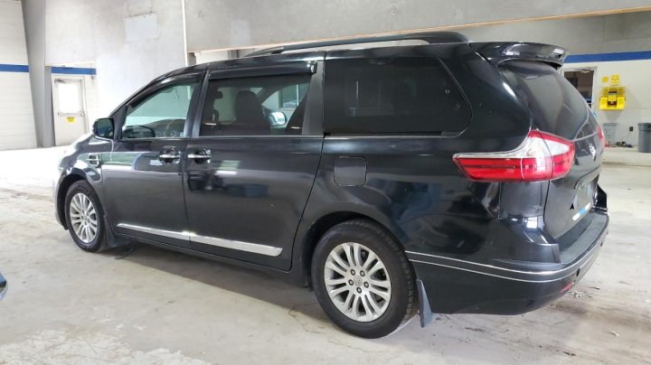 Toyota SIENNA XLE 2017