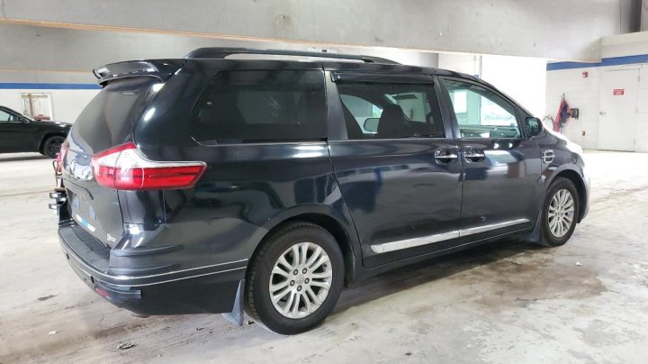 Toyota SIENNA XLE 2017
