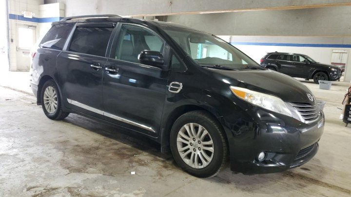 Toyota SIENNA XLE 2017
