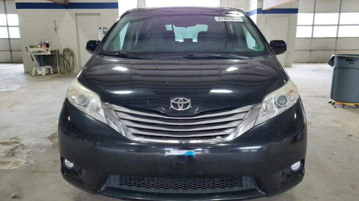 Toyota SIENNA XLE 2017