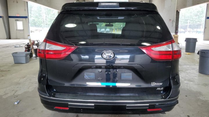 Toyota SIENNA XLE 2017