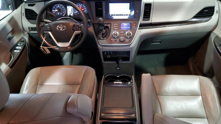 Toyota SIENNA XLE 2017