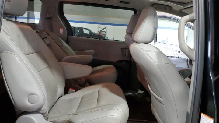 Toyota SIENNA XLE 2017