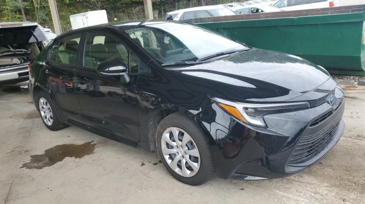 Toyota Corolla LE 2025