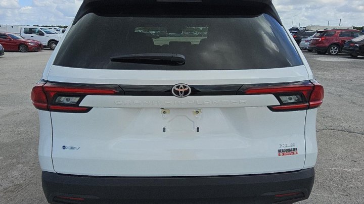 Toyota GRAND HIGHLANDER XLE 2025