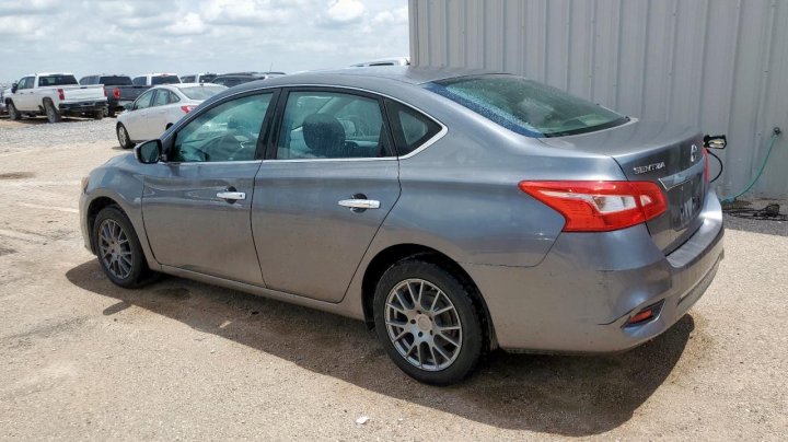 Nissan Sentra S 2016