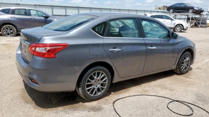 Nissan Sentra S 2016