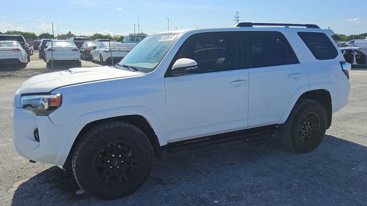 Toyota 4runner SR5 PREMIUM 2024