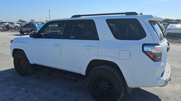 Toyota 4runner SR5 PREMIUM 2024