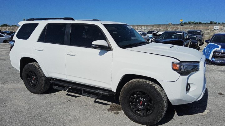 Toyota 4runner SR5 PREMIUM 2024