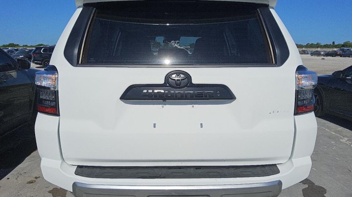 Toyota 4runner SR5 PREMIUM 2024