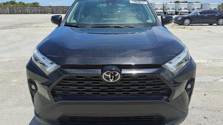 Toyota RAV4 XLE PREMIUM 2025