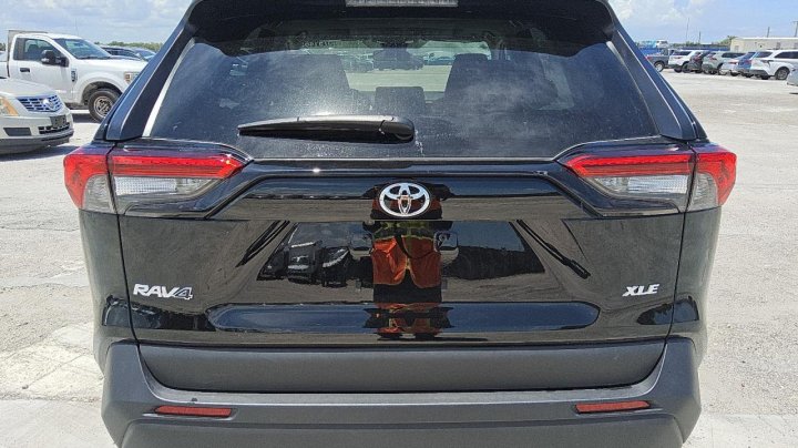 Toyota RAV4 XLE PREMIUM 2025