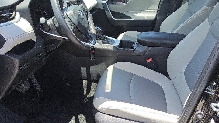 Toyota RAV4 XLE PREMIUM 2025