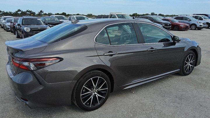 Toyota Camry SE NIGHT SHADE 2024
