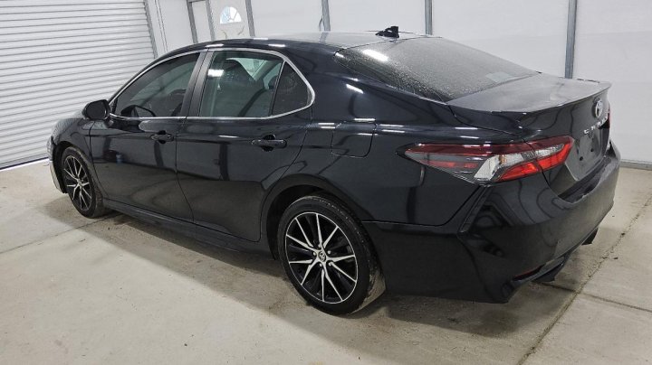 Toyota Camry SE 2022
