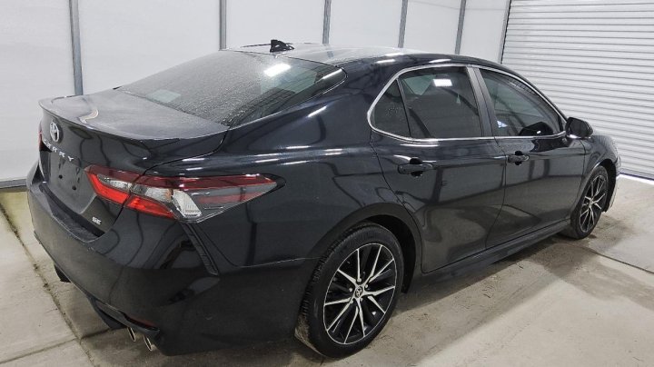 Toyota Camry SE 2022