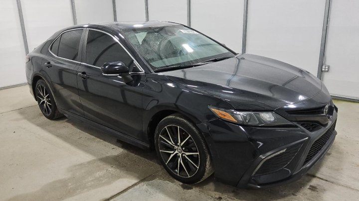Toyota Camry SE 2022
