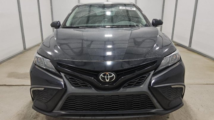 Toyota Camry SE 2022
