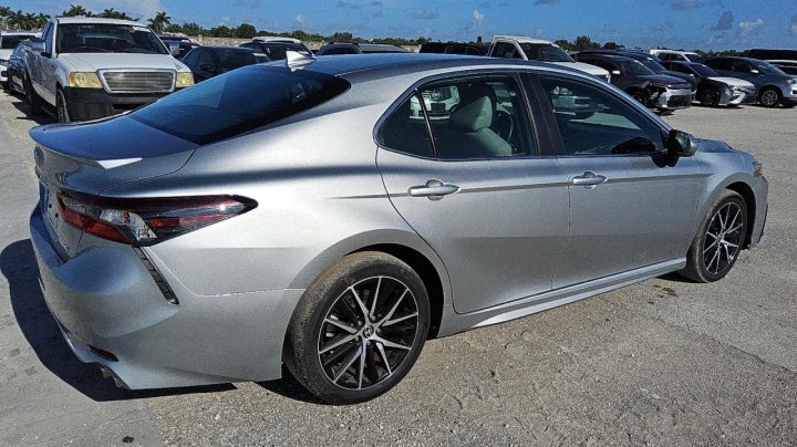 Toyota Camry SE NIGHT SHADE 2023