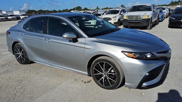 Toyota Camry SE NIGHT SHADE 2023
