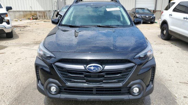 Subaru Outback PREMIUM 2023