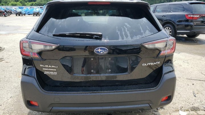 Subaru Outback PREMIUM 2023