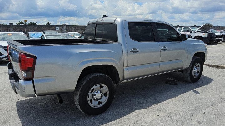 Toyota TACOMA DOUBLE CAB 2018