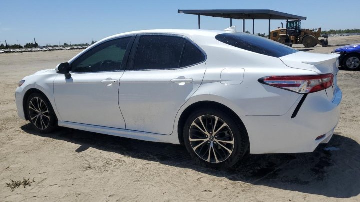 Toyota Camry SE 2020