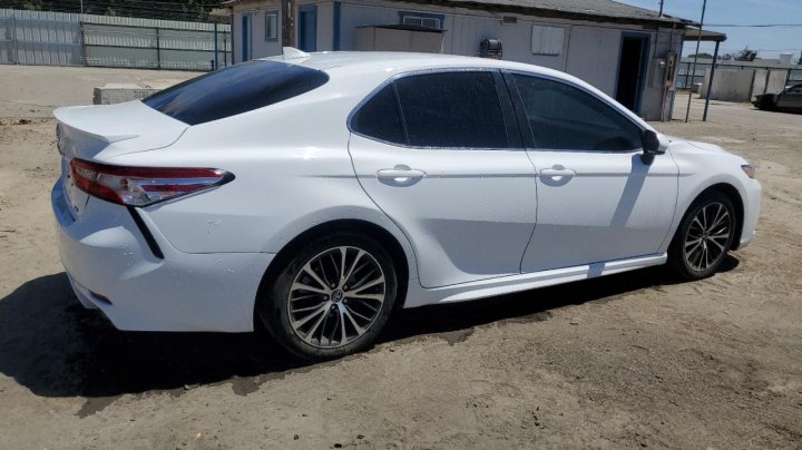 Toyota Camry SE 2020