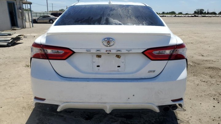Toyota Camry SE 2020