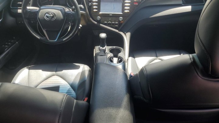 Toyota Camry SE 2020