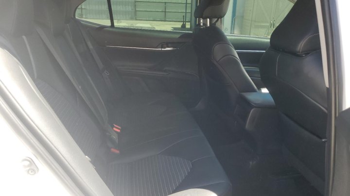 Toyota Camry SE 2020