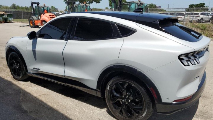 Ford MUSTANG MACH-E PREMIUM 2023