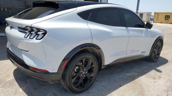 Ford MUSTANG MACH-E PREMIUM 2023