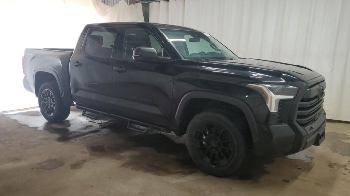 Toyota TUNDRA CREWMAX SR 2023