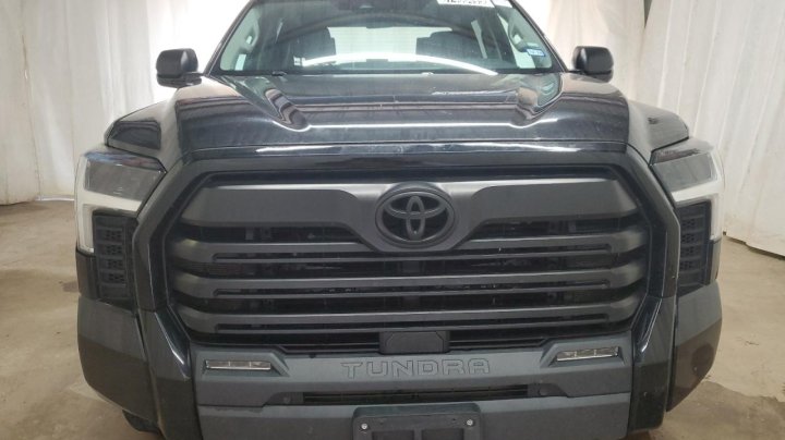 Toyota TUNDRA CREWMAX SR 2023