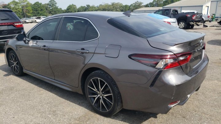 Toyota Camry SE 2022