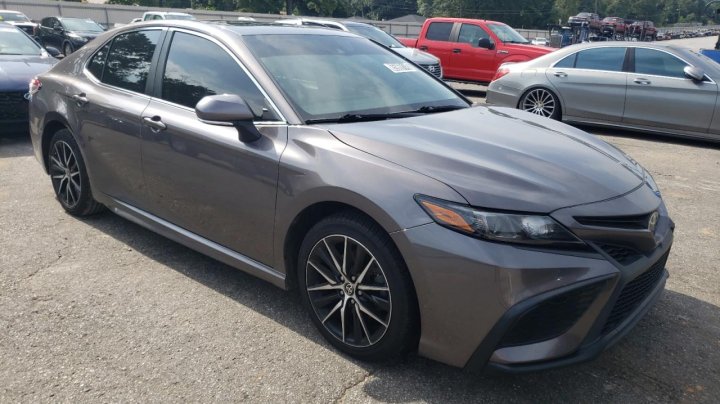 Toyota Camry SE 2022