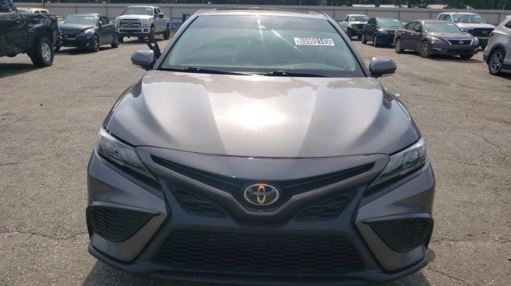 Toyota Camry SE 2022
