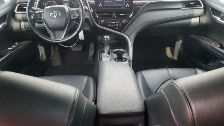 Toyota Camry SE 2022
