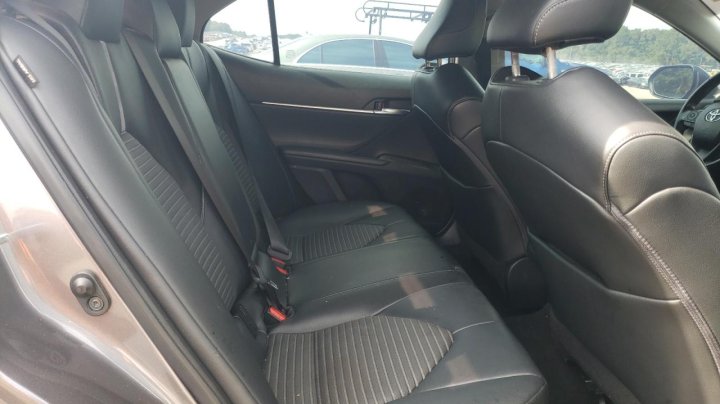 Toyota Camry SE 2022