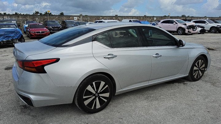 Nissan Altima  2019