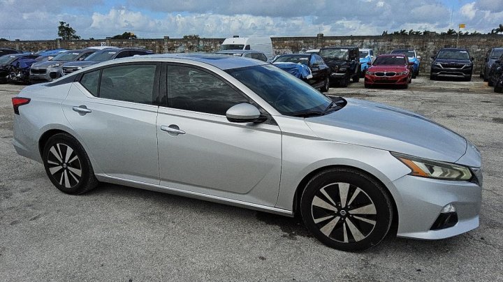 Nissan Altima  2019