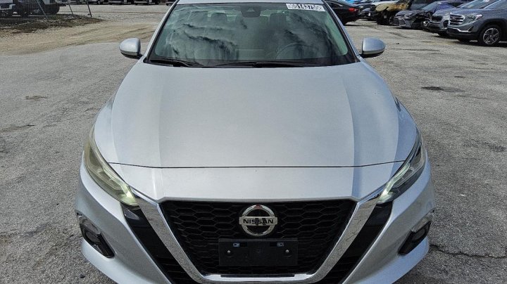 Nissan Altima  2019