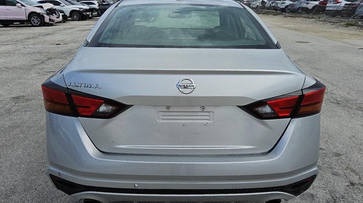 Nissan Altima  2019